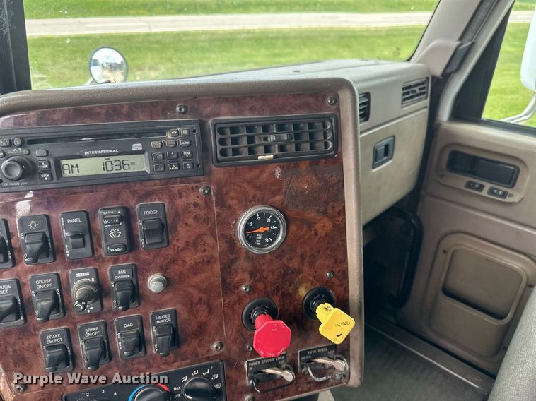 image for item EB2697 2005 International 9400I semi truck