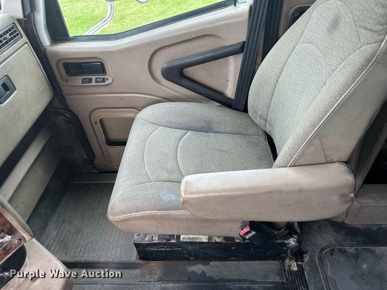 image for item EB2697 2005 International 9400I semi truck