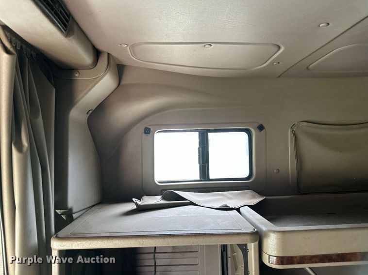 image for item EB2697 2005 International 9400I semi truck