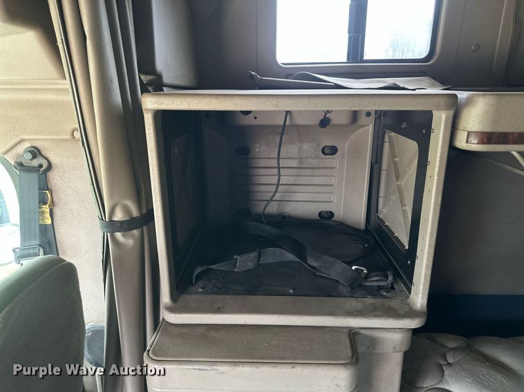 image for item EB2697 2005 International 9400I semi truck