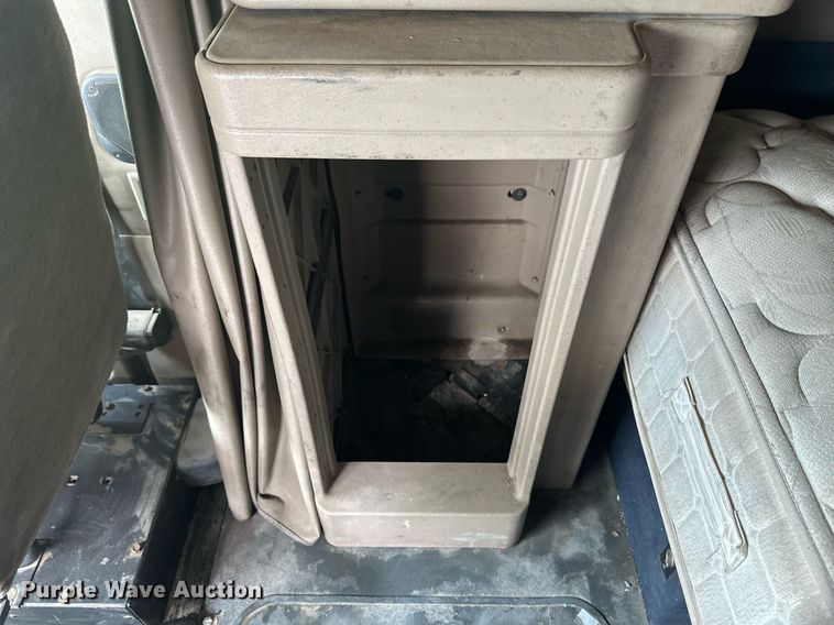 image for item EB2697 2005 International 9400I semi truck