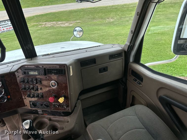 image for item EB2697 2005 International 9400I semi truck