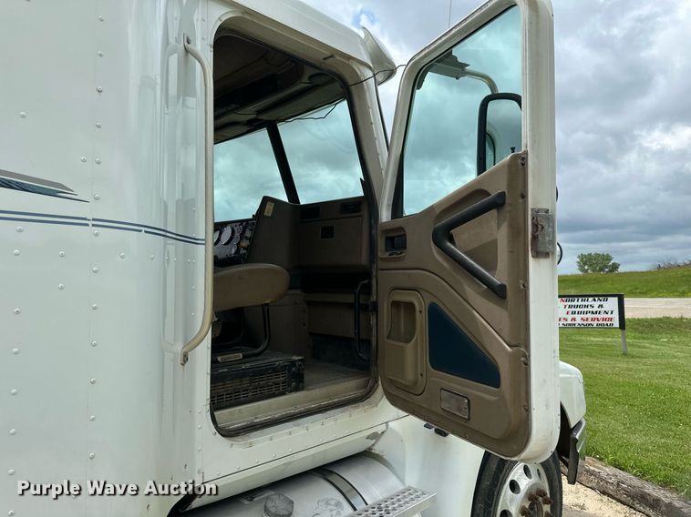 image for item EB2697 2005 International 9400I semi truck