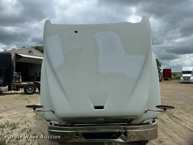 image for item EB2697 2005 International 9400I semi truck