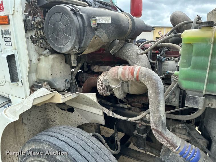 image for item EB2697 2005 International 9400I semi truck