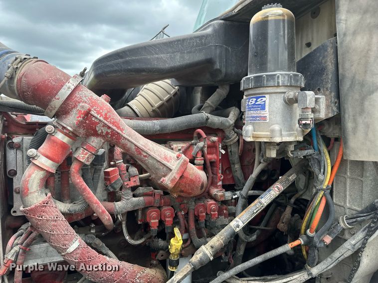 image for item EB2697 2005 International 9400I semi truck