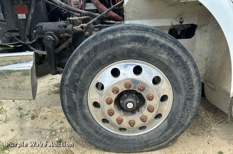 image for item EB2697 2005 International 9400I semi truck