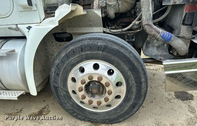 image for item EB2697 2005 International 9400I semi truck