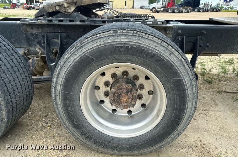 image for item EB2697 2005 International 9400I semi truck