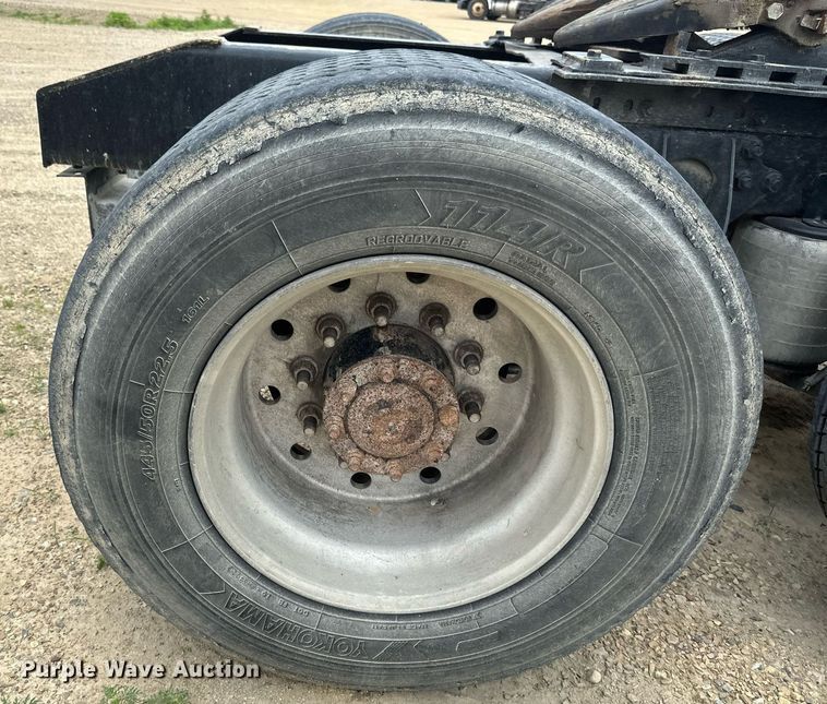 image for item EB2697 2005 International 9400I semi truck