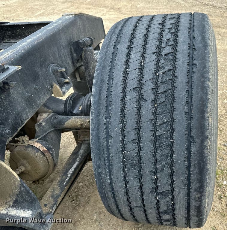 image for item EB2697 2005 International 9400I semi truck