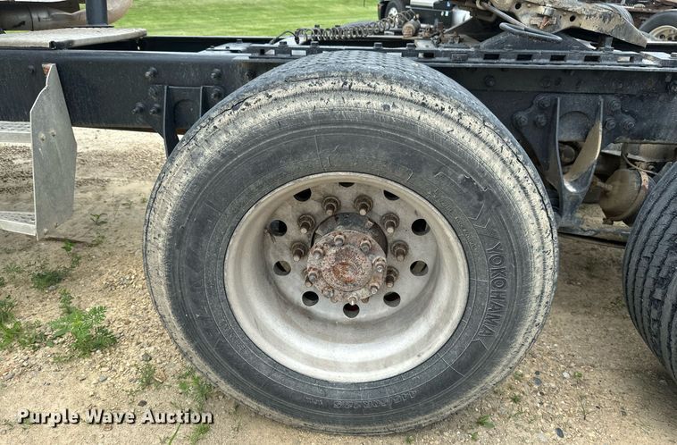 image for item EB2697 2005 International 9400I semi truck