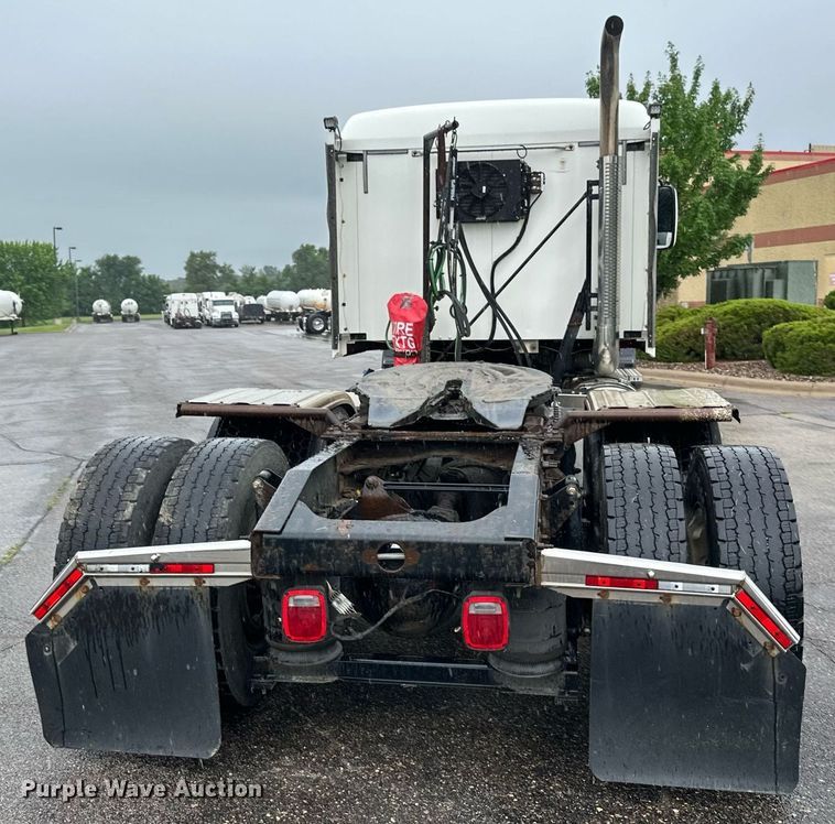 image for item EB2700 2015 Mack CXU613 semi truck