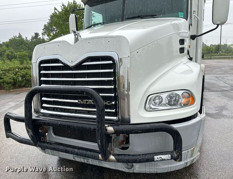 image for item EB2700 2015 Mack CXU613 semi truck