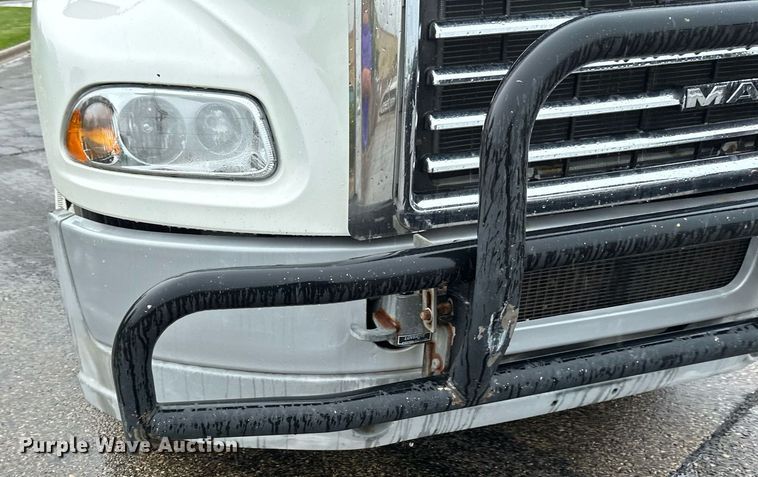 image for item EB2700 2015 Mack CXU613 semi truck