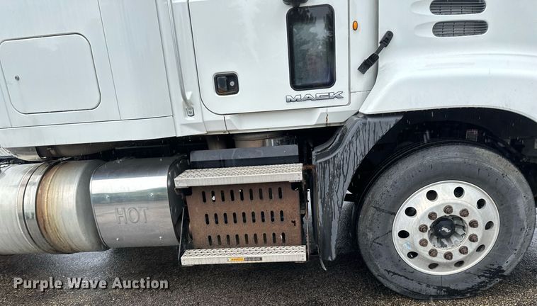 image for item EB2700 2015 Mack CXU613 semi truck