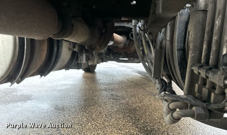 image for item EB2700 2015 Mack CXU613 semi truck