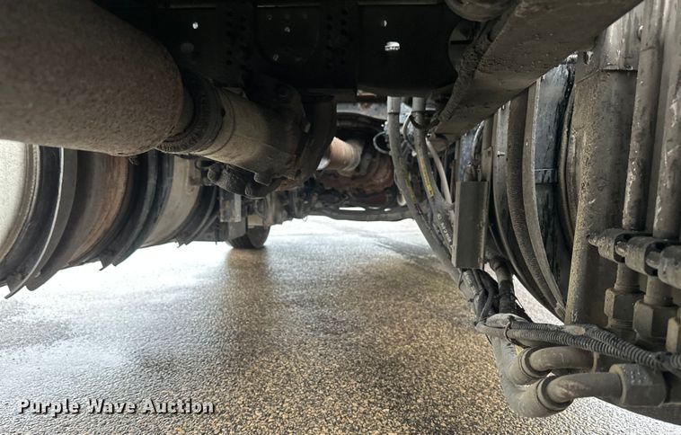 image for item EB2700 2015 Mack CXU613 semi truck