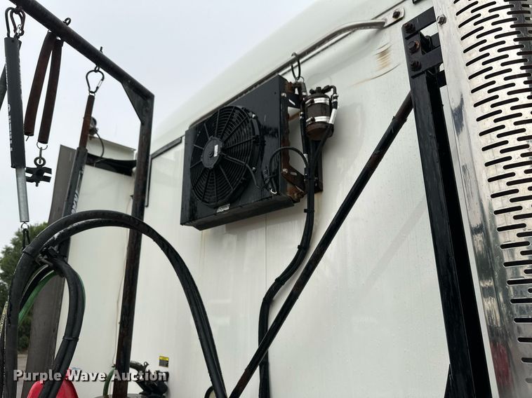 image for item EB2700 2015 Mack CXU613 semi truck