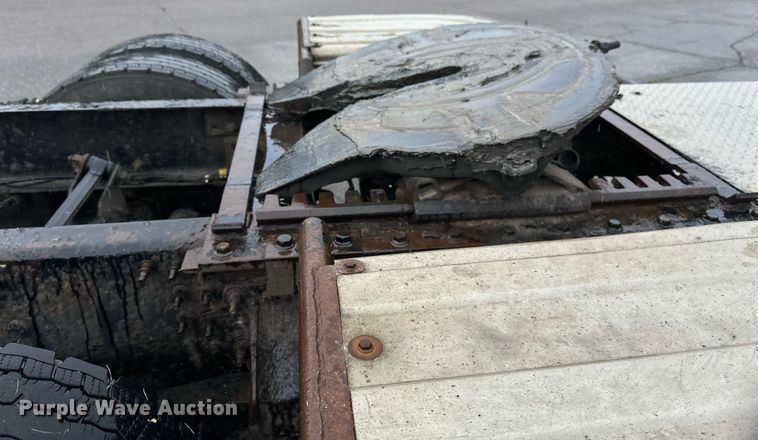 image for item EB2700 2015 Mack CXU613 semi truck