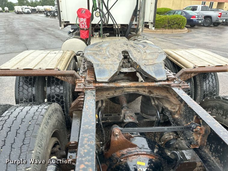 image for item EB2700 2015 Mack CXU613 semi truck