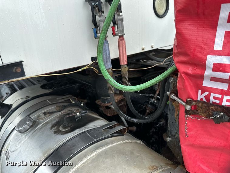 image for item EB2700 2015 Mack CXU613 semi truck