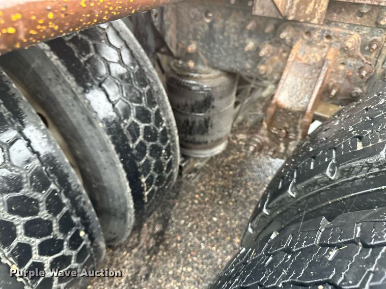 image for item EB2700 2015 Mack CXU613 semi truck