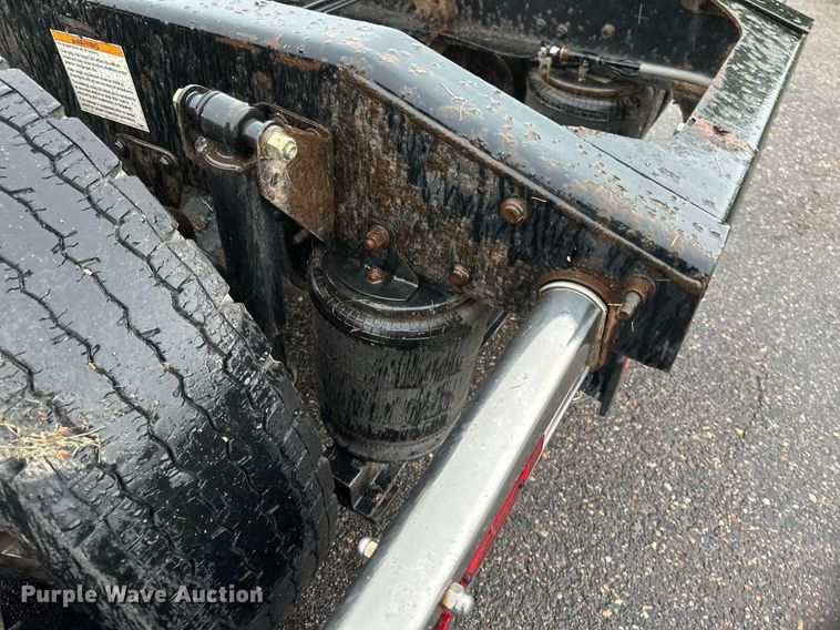 image for item EB2700 2015 Mack CXU613 semi truck