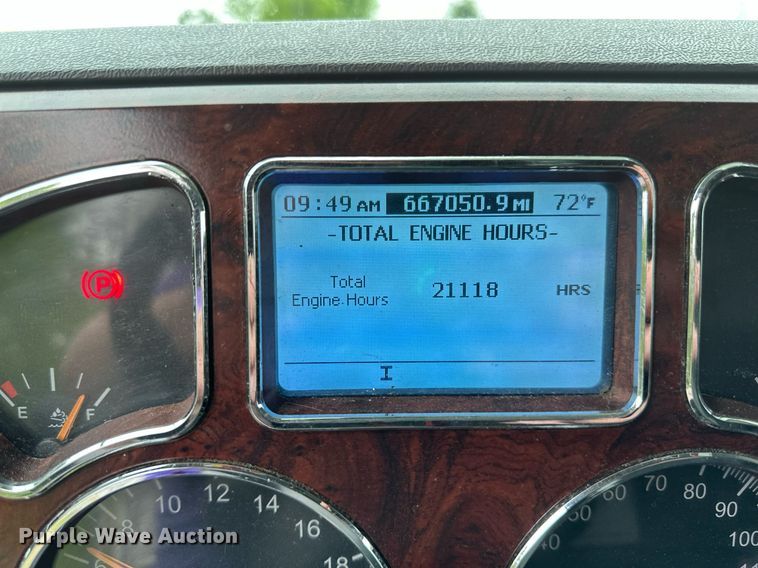 image for item EB2700 2015 Mack CXU613 semi truck