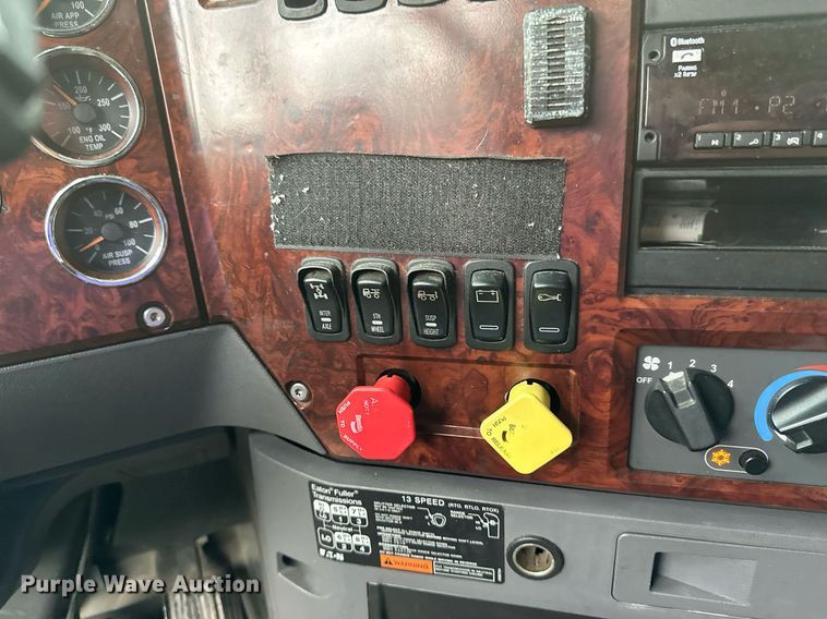 image for item EB2700 2015 Mack CXU613 semi truck