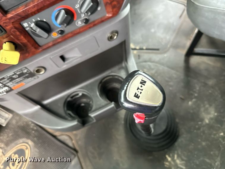 image for item EB2700 2015 Mack CXU613 semi truck