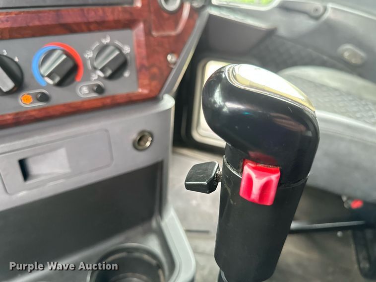 image for item EB2700 2015 Mack CXU613 semi truck