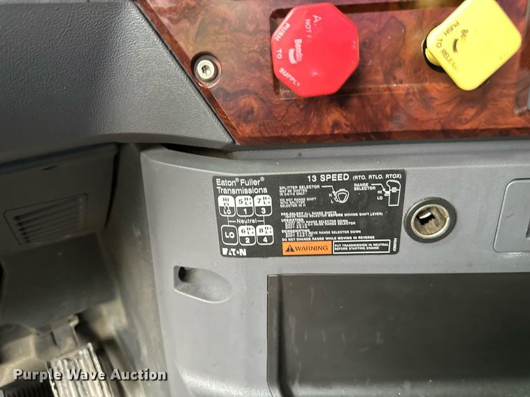 image for item EB2700 2015 Mack CXU613 semi truck