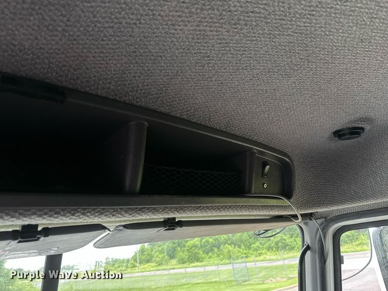 image for item EB2700 2015 Mack CXU613 semi truck