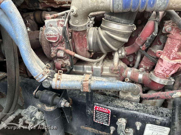 image for item EB2700 2015 Mack CXU613 semi truck