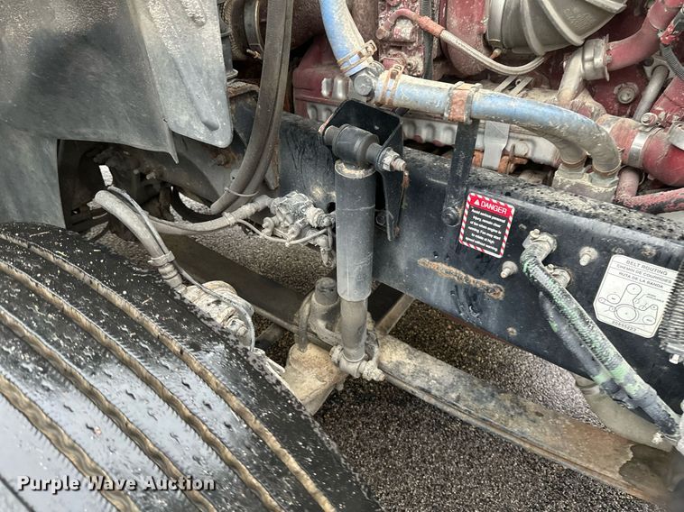 image for item EB2700 2015 Mack CXU613 semi truck