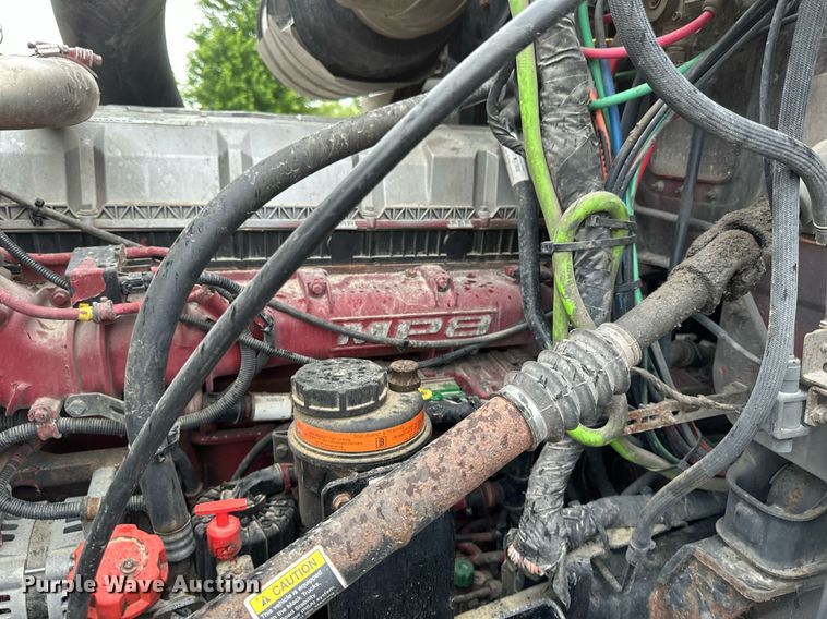 image for item EB2700 2015 Mack CXU613 semi truck