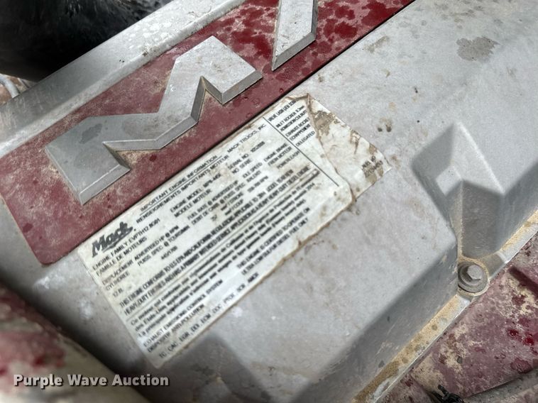 image for item EB2700 2015 Mack CXU613 semi truck