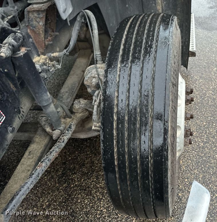 image for item EB2700 2015 Mack CXU613 semi truck