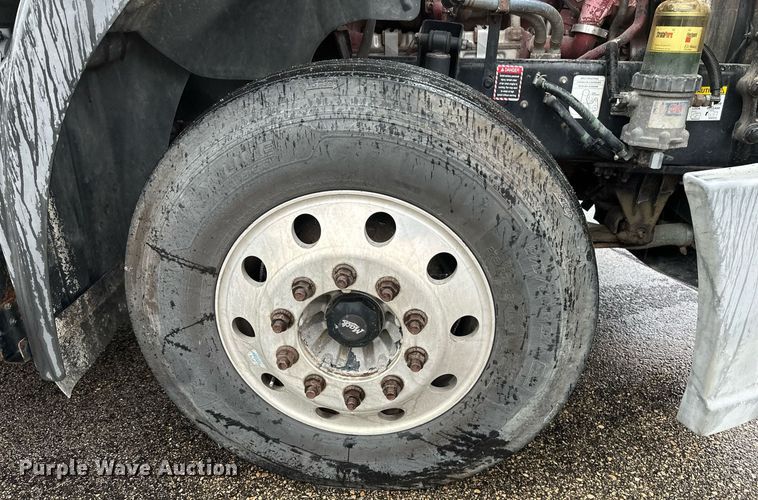 image for item EB2700 2015 Mack CXU613 semi truck