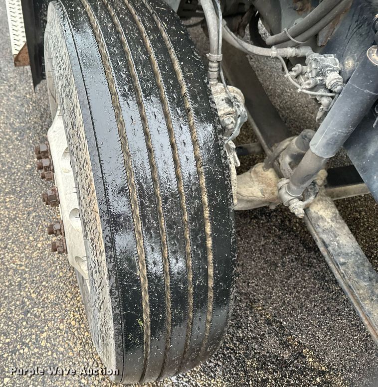 image for item EB2700 2015 Mack CXU613 semi truck