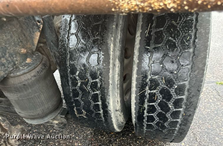 image for item EB2700 2015 Mack CXU613 semi truck