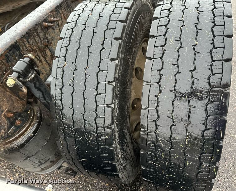 image for item EB2700 2015 Mack CXU613 semi truck