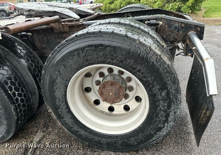 image for item EB2700 2015 Mack CXU613 semi truck