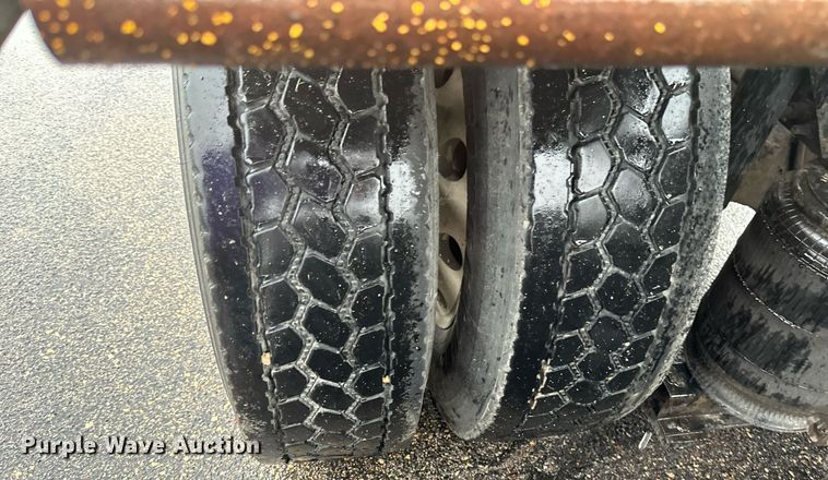 image for item EB2700 2015 Mack CXU613 semi truck