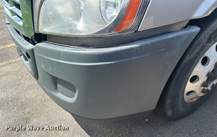 image for item EB2703 2016 Freightliner Cascadia semi truck