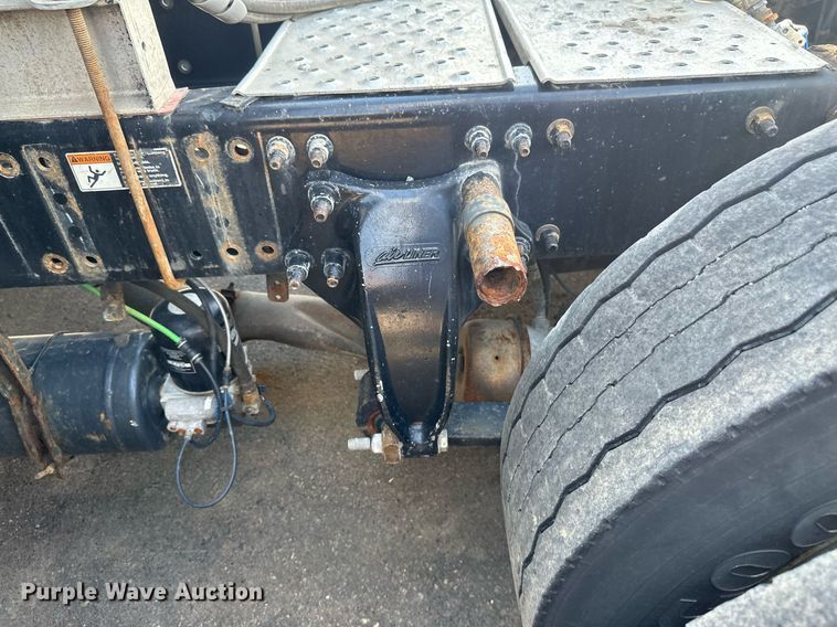 image for item EB2703 2016 Freightliner Cascadia semi truck