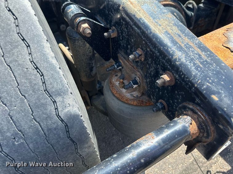 image for item EB2703 2016 Freightliner Cascadia semi truck