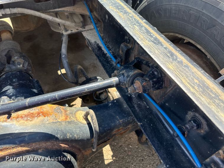 image for item EB2703 2016 Freightliner Cascadia semi truck