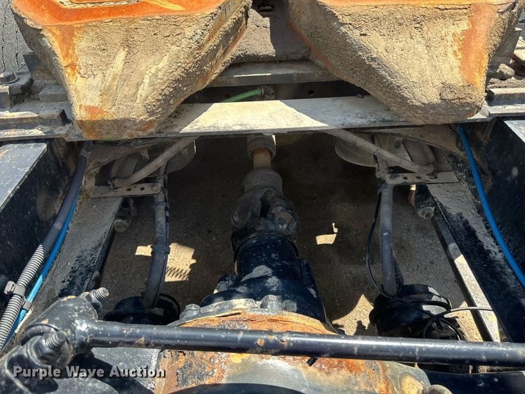 image for item EB2703 2016 Freightliner Cascadia semi truck